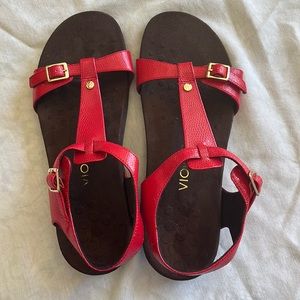 NWOT Vionic sandals size 9